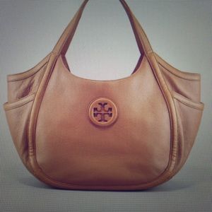 Tory Burch Hannah Pocket Hobo Handbag!